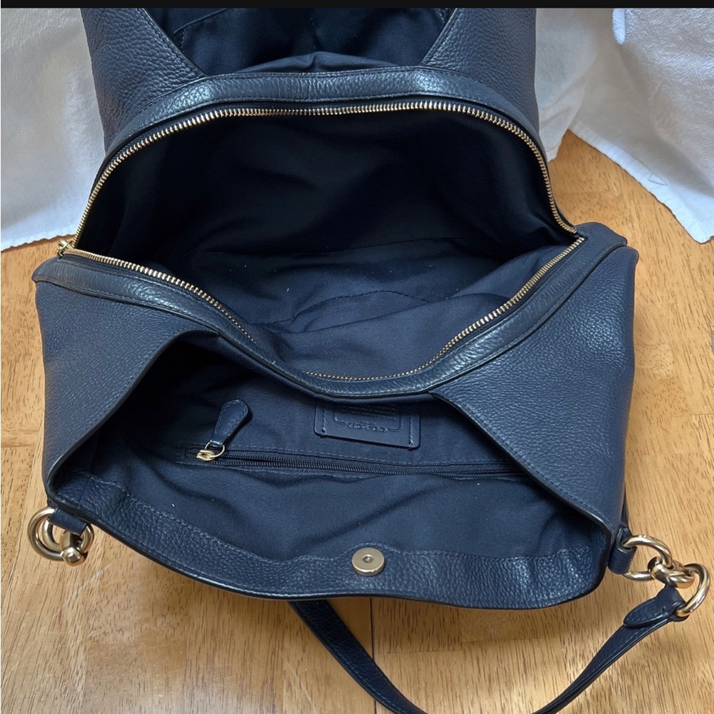 Classic Navy Blue Pebbled Leather Shoulder Bag - Picture 3 of 6